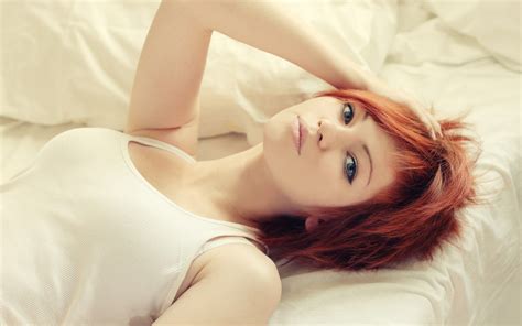 vladlena venskaya redhead women blue eyes in bed