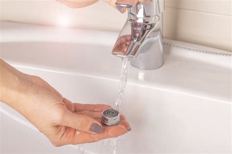 remove  clean  faucet aerator