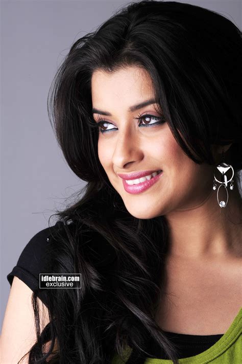 beautiful bodied celebrity and wallpapers indian hot sext telugu smart actress madhurima