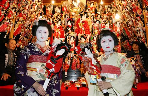 modern geishas in japan — pretty tradition or outdated