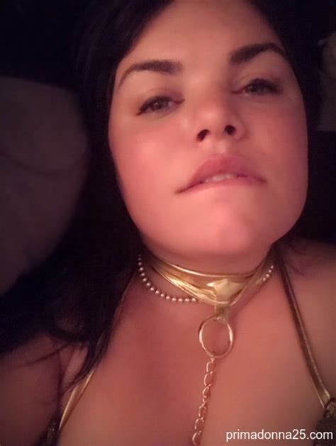 busty tart prima donna selfies of her big titties photos
