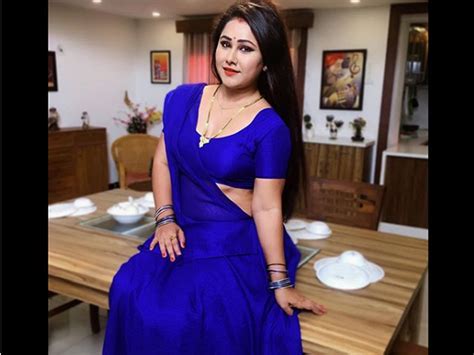 Photo Bhojpuri Star Priyanka Pandit Looks Beautiful In A Royal Blue