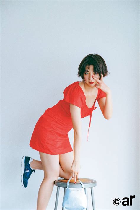 池田エライザ、赤色でドラマチックに ミニワンピで美脚：『ar』8月号【エンタメ】