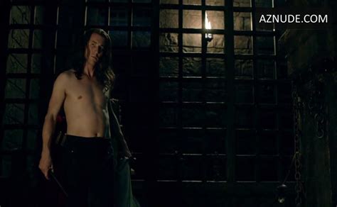 tobias menzies sam heughan shirtless butt scene in