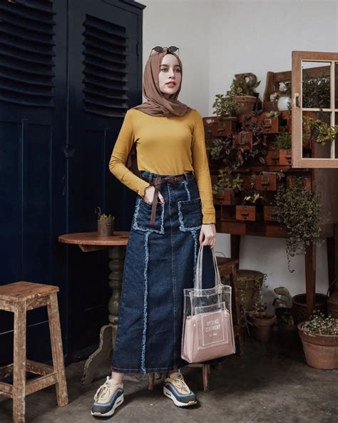 5 Ide Fashion Hijab Casual Style Dengan Rok Denim Ala Selebgram Hijab