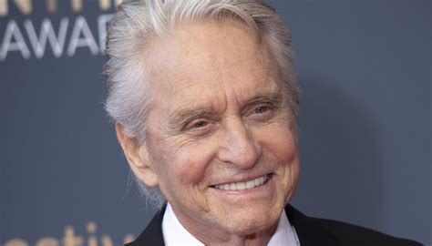 michael douglas nonno la tenera foto su instagram  nipotino