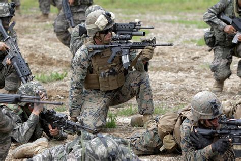marines deployed  syria  artillery guns official  cbs news