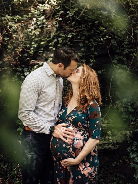 Kiss Maternity Pregnant Pregnancy Photos Photoshoot Romantic Celebrate