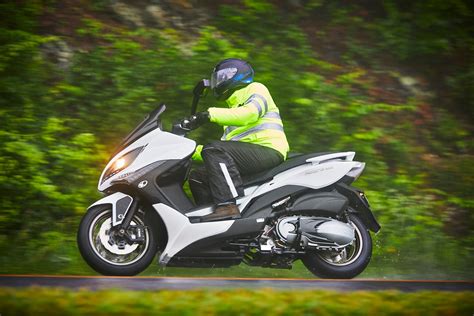 kymco xciting  abs scooter review  fast facts