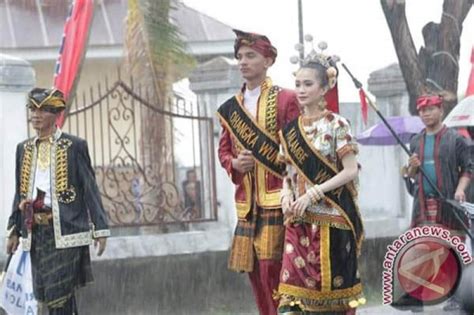 nama pakaian adat provinsi sulawesi tenggara baju adat tradisional