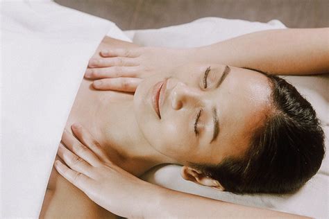 aroma scalp and shoulder massage the spa wellness