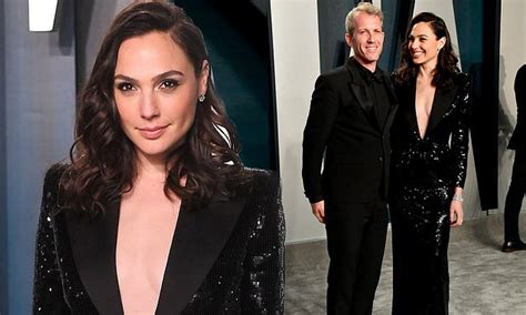 Gal Gadot Puts On A Daring Display In A Plunging Sequin Dress At Vanity
