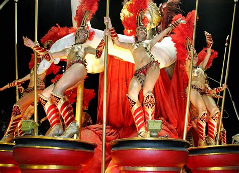 argentina pone en marcha el carnaval del pais en la ciudad de gualeguaychu