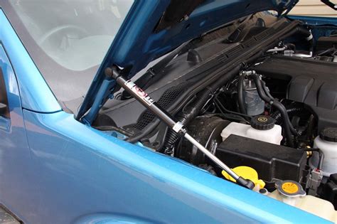 easy  replacing gas struts car  auto blog