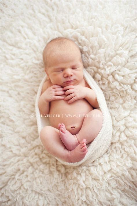 simple newborn baby photographers photographing babies newborn