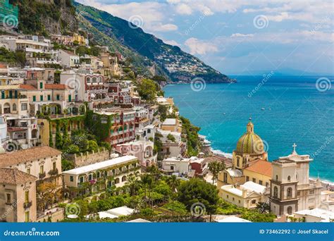 schoene stadt von positano amalfi kueste kampanien region italien