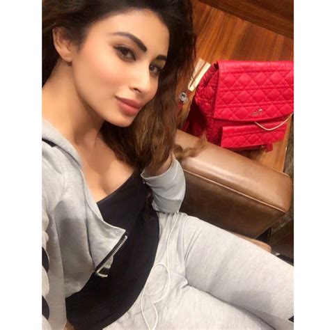 Mouni Roy Hot Unseen Sexy Photos And Wallpapers Hot Look
