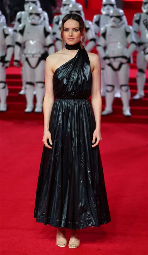 daisy ridley at star wars the last jedi premiere in london 12 12 2017