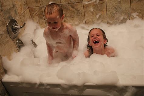 laugh mommy bubble bath