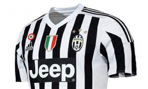 juventus unveil  kits  italian champions start  year deal