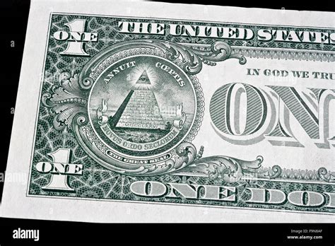 pyramid money dollar fotos und bildmaterial  hoher aufloesung