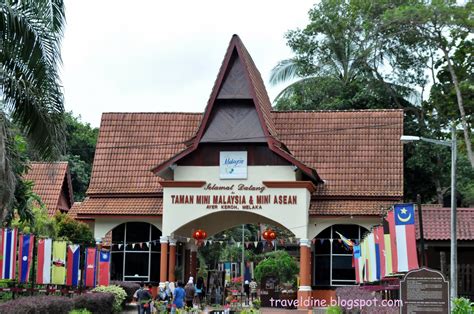 travel  dining experience taman mini malaysia melaka