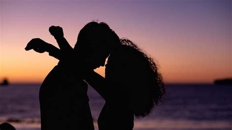 Wallpaper Love Couple Silhouette Sunset Sea Hd