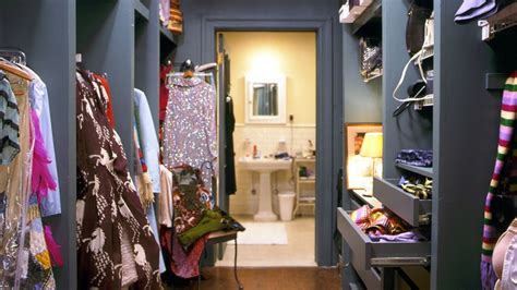 dream wardrobe carrie bradshaw apartment walk in closet design walk