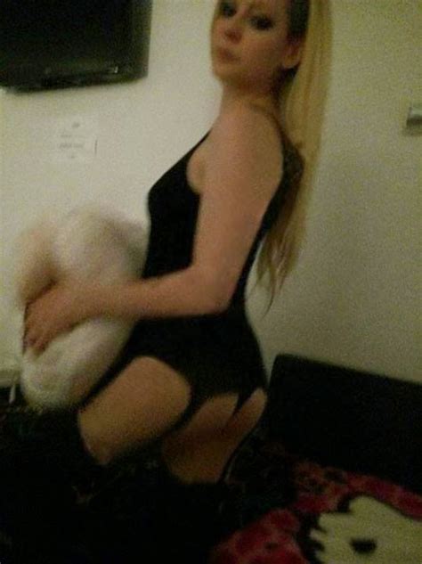 kirsten dunst hacked nude selfie image 4 fap