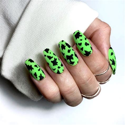 neon green nails