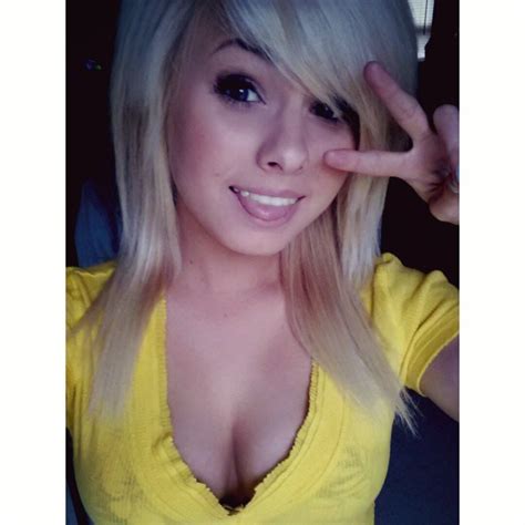 Tabs24x7reallife Sexy Cleavage Photos 44 Pics Sexy Youtubers