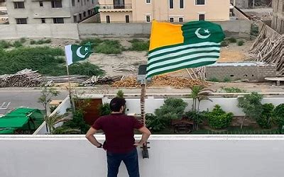 shahid afridi decorates  house   flags   august