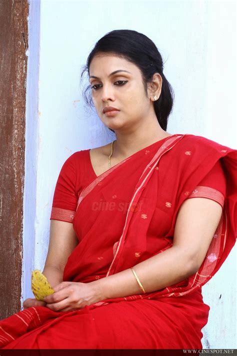 Jyothirmayi Hot Saree Hip And Side Show In Malayalam Movie