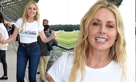 carol vorderman flaunts her hourglass figure at the air race