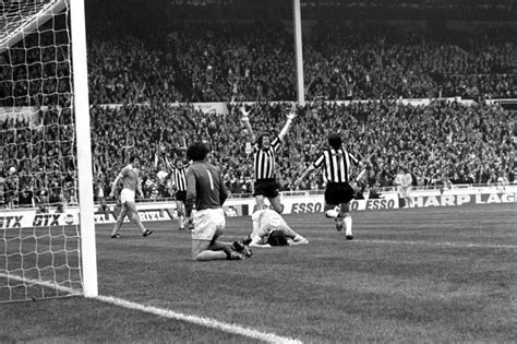 manchester city beats newcastle united to win the 1976