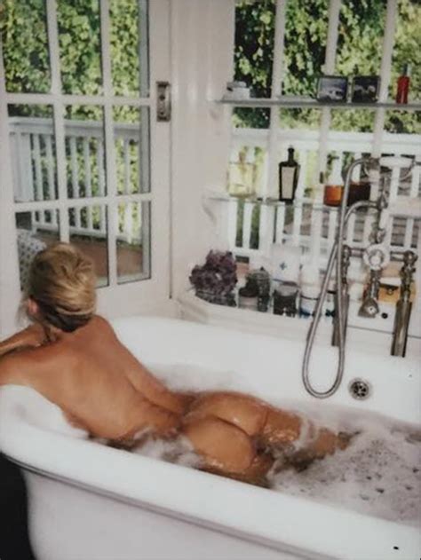 Here S My Thing Kate Hudson S Bare Ass You Re Welcome