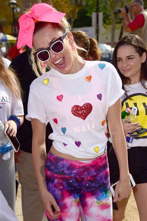 Miley Cyrus Reveals Her Halloween Costume And It S Totally Normal — Photo