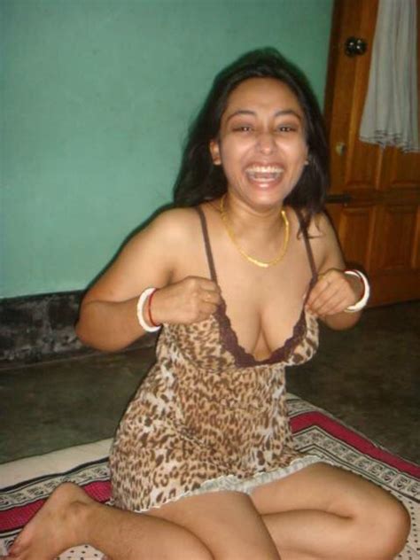desi girl bra and panty remove showing her boobs and pussy