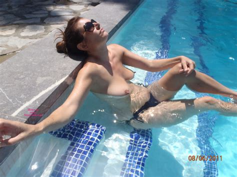 topless mom in pool december 2011 voyeur web hall of fame