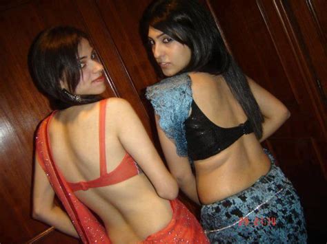 backless bra with saree college girl fashion indian girls aunty in saree