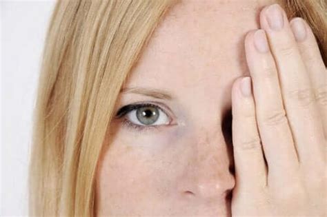 vijf oorzaken van donkere vlekken  het gezicht gezonder leven
