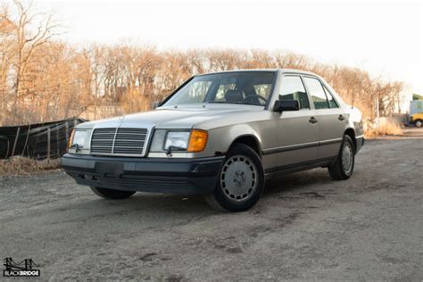 Mercedes Benz 300 Series Sedan 1987 Gold For Sale