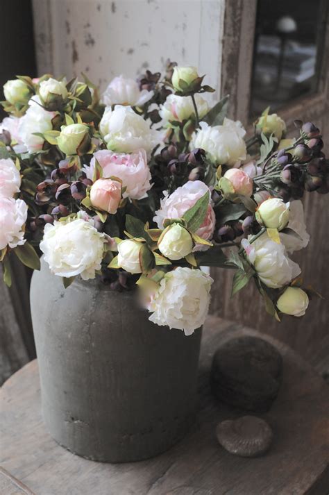 hele mooie aardewerk pot en de kunstbloemen komen super uit zijdebloemenzijngeweldig flower