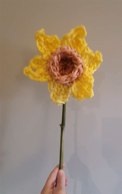 crochet daffodil