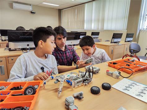 uni vuelve  dictar talleres presenciales de robotica  escolares