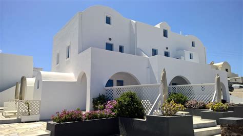 Top 10 Cheap Hotels In Oia Santorini Itsallbee Travel Blog