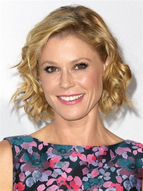 15 youthful short hairstyles for women over 40