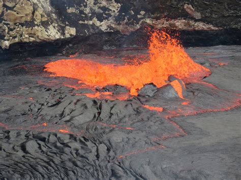 hawaii news active lava lake mesmerizes hawaii visitors water