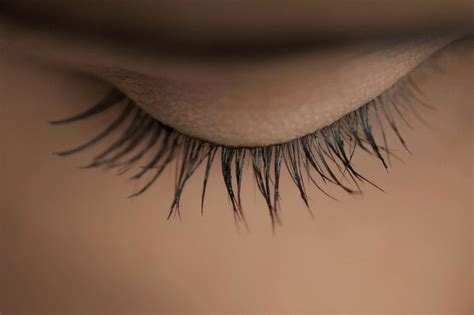 5 questions to ask before scheduling your next lash extension