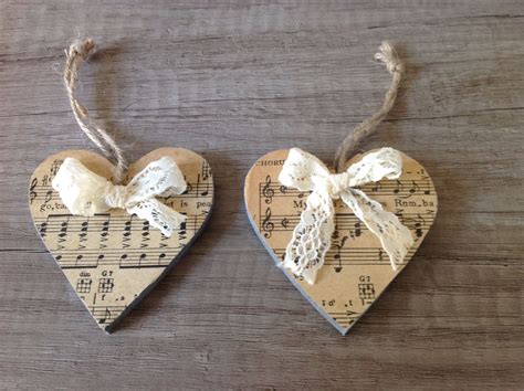 houten hartjes van action met bladmuziek knutselideeen creatief knutselen
